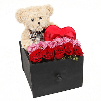 Caixa com Urso Teddy e Rosas